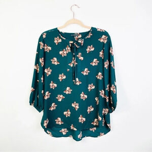 Stitch Fix‎ West Kei Kelly Green Floral Top Size Small